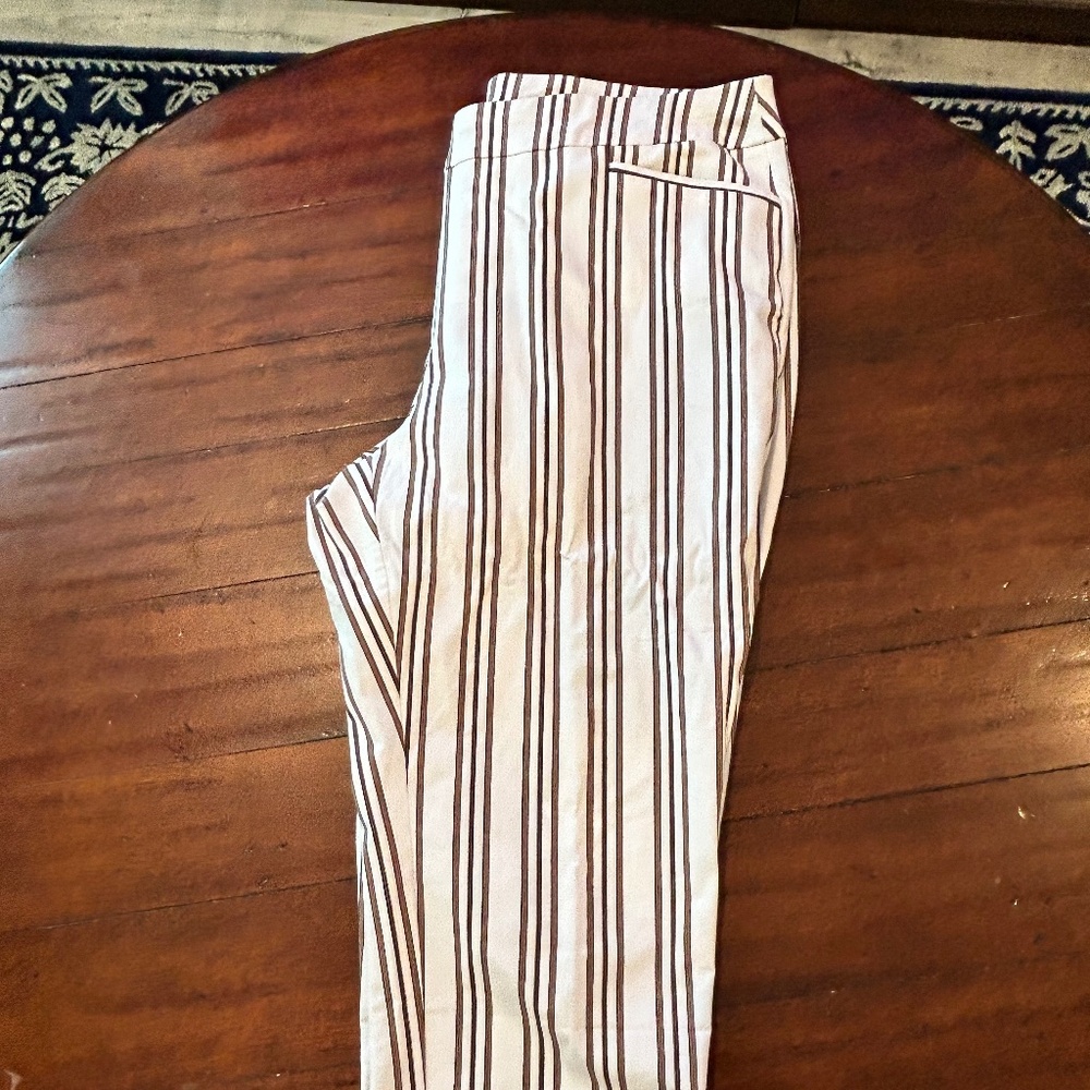 Tailored looking Chico Crops White with Stripes Size 3 (16)